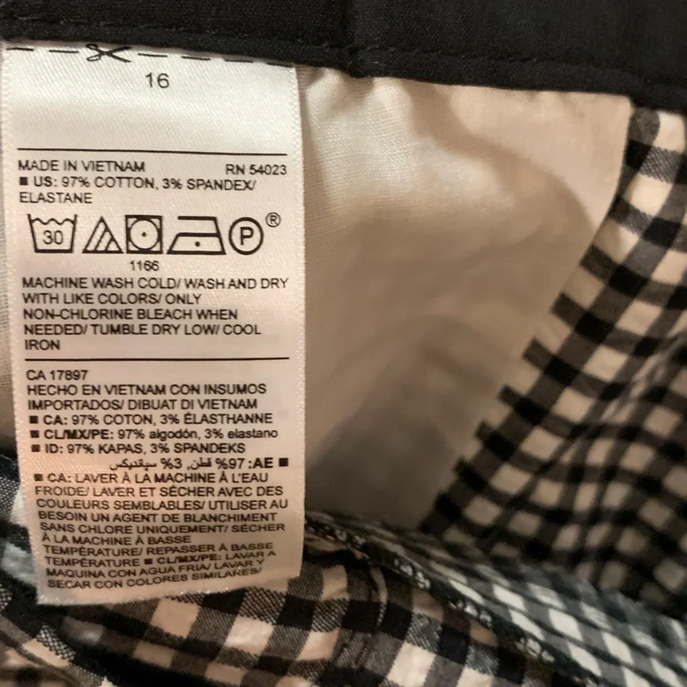 Old navy brand women’s cotton shorts size 16 - Picture 3 of 4